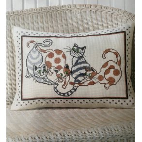Muntre katte pude - aida 3,2 sting/cm