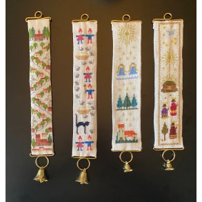 Lille juleklokkestreng 4 forskellige motiver  i creme hr 12 trde 6 sting pr. cm