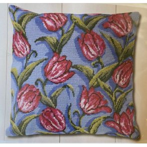 Tulipaner pude - fortrykt stramaj og DMC uldgarn