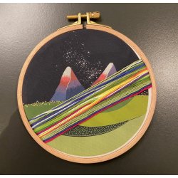 Bjerglandskab - frit broderi p printet stof