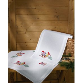 Her kommer tret dug i frit broderi - frdigmonteret dug 80 x 80 cm