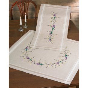 Krokus ranke/krans dug i frit broderi - frdigmonteret dug i to varianter