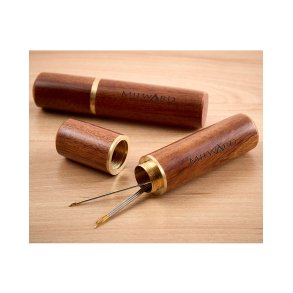 N�leholder - r�r i tr� fra Milward