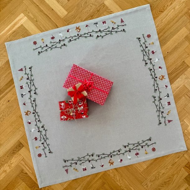 Juletr�st�ppe Julestemning  - broderi kit 128x128 cm 
