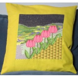 Tulipaner frdigmonteret pude - aida 5,4 sting/cm og DMC moulinegarn